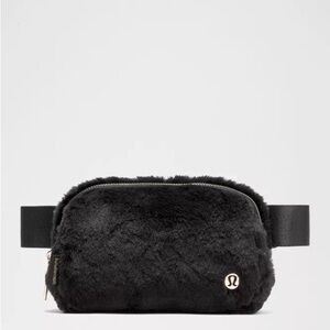 Everywhere Belt Bag Plush Fleece - Black Gold